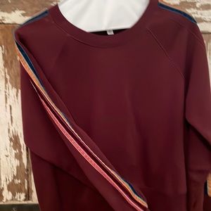 Evereve medium burgundy sweatshirt size medium with striped detail on sleeve